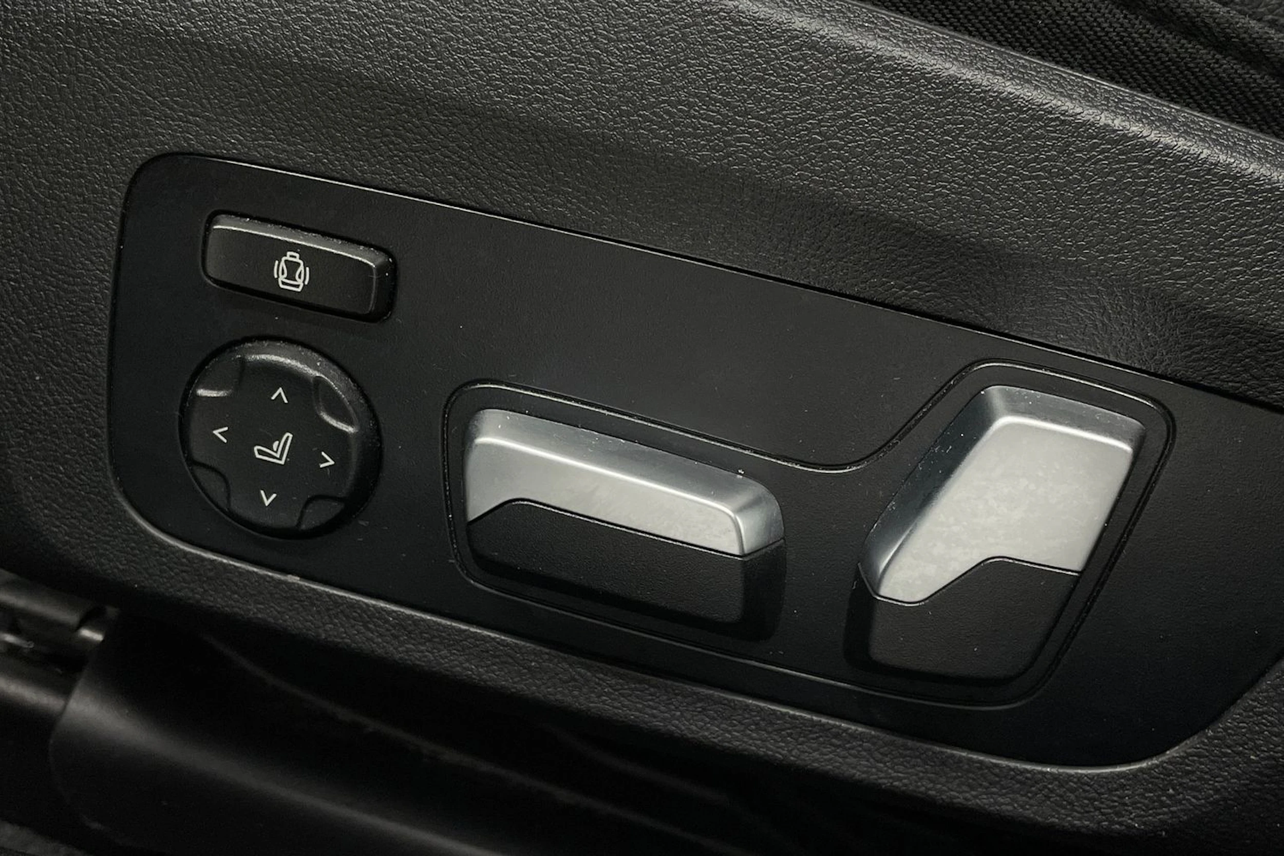 Musta BMW 320 2021 kuva 15.