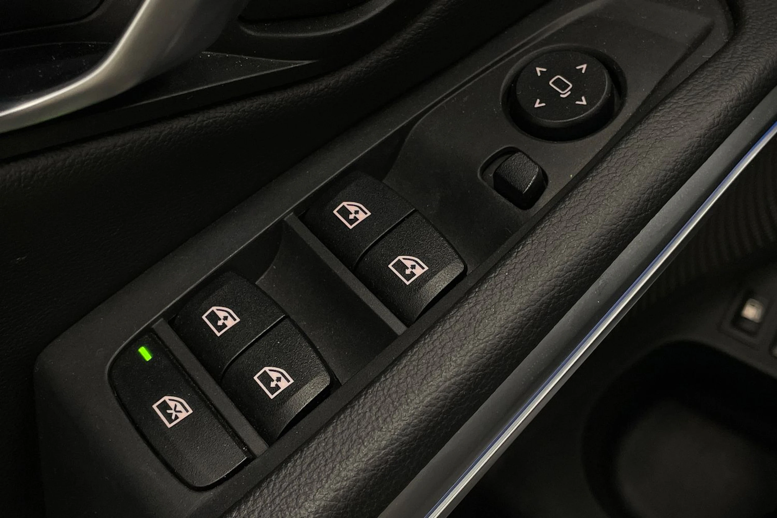 Musta BMW 320 2021 kuva 16.