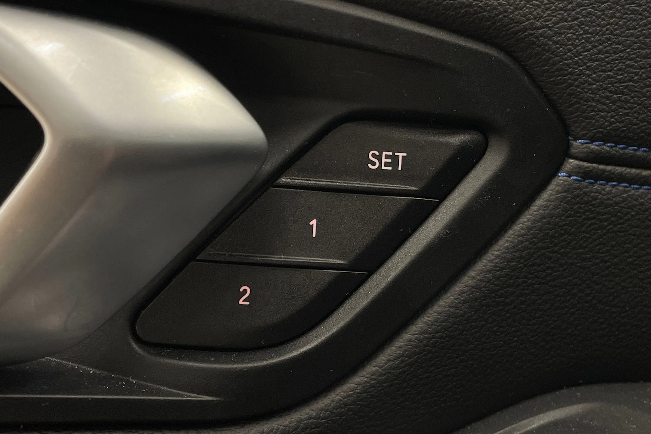 Musta BMW 320 2021 kuva 17.