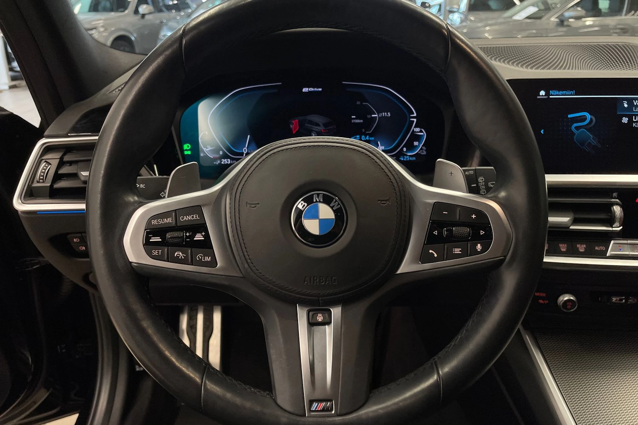 Musta BMW 320 2021 kuva 18.