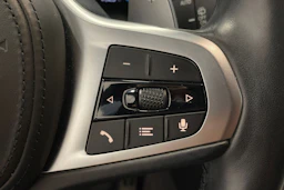 Musta BMW 320 2021 kuva 20.