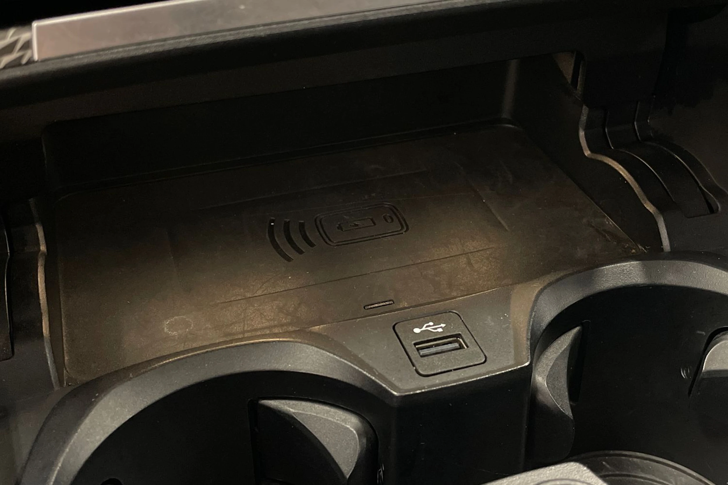 Musta BMW 320 2021 kuva 23.