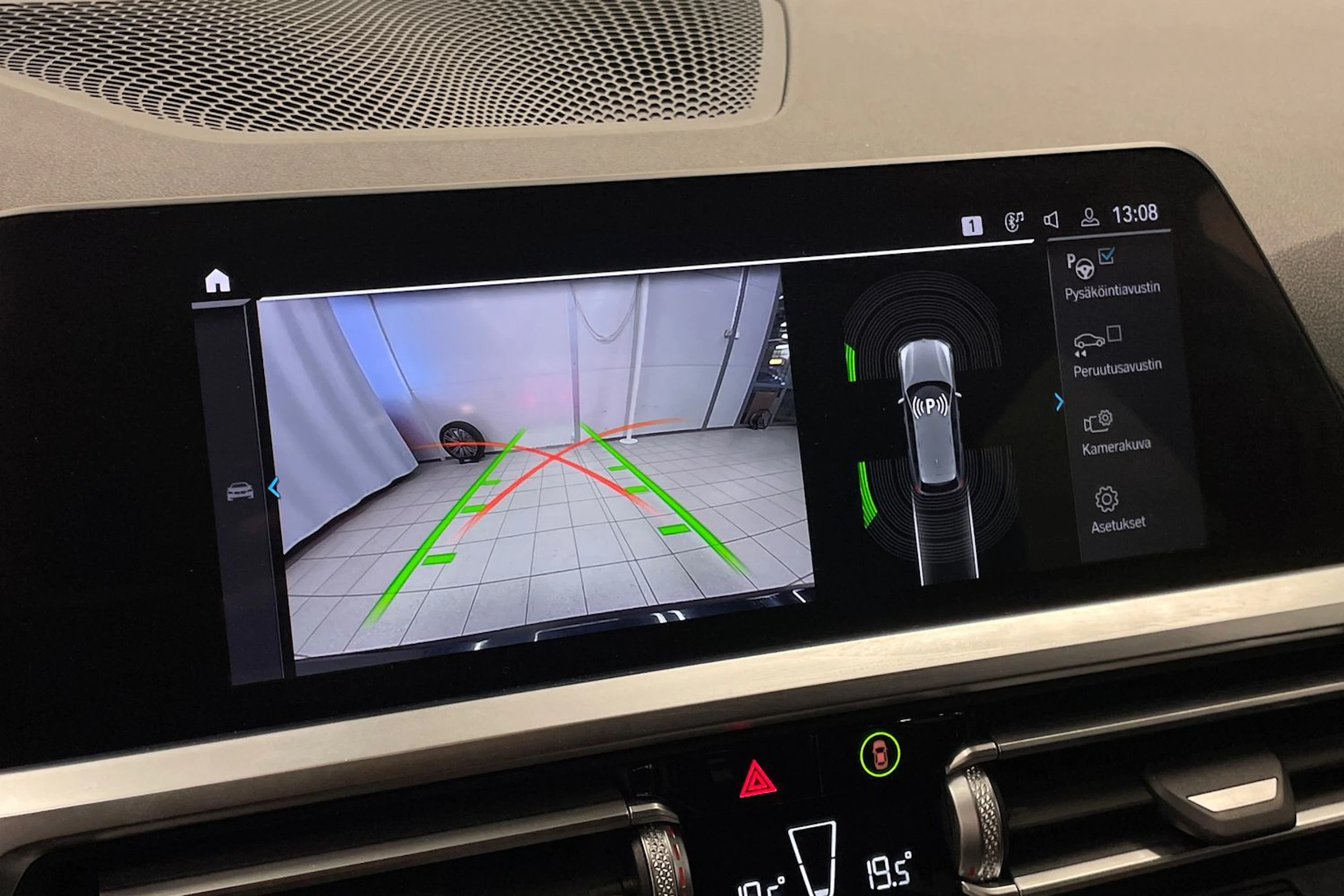 Musta BMW 320 2021 kuva 26.