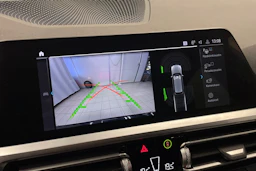 Musta BMW 320 2021 kuva 26.