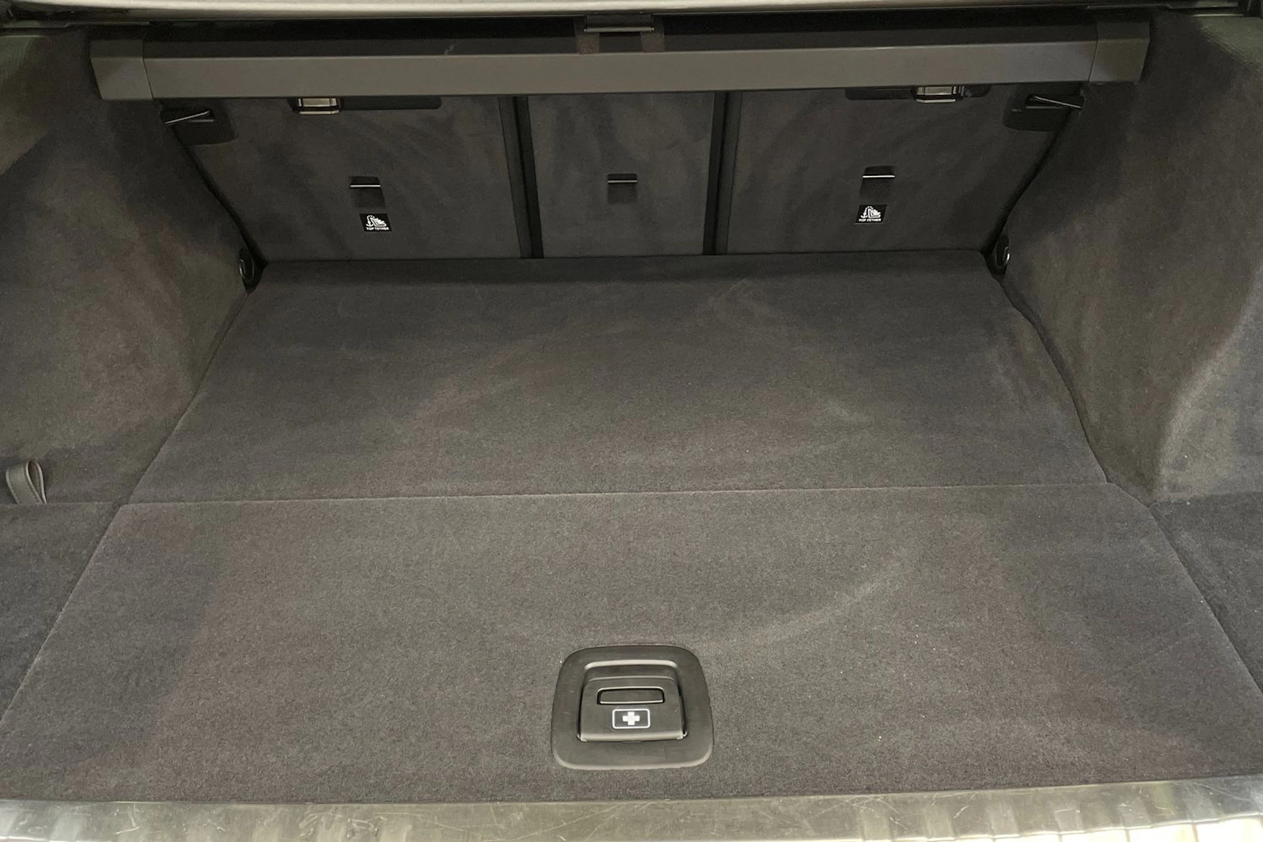 Musta BMW 320 2021 kuva 28.