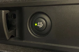 Musta BMW 320 2021 kuva 29.