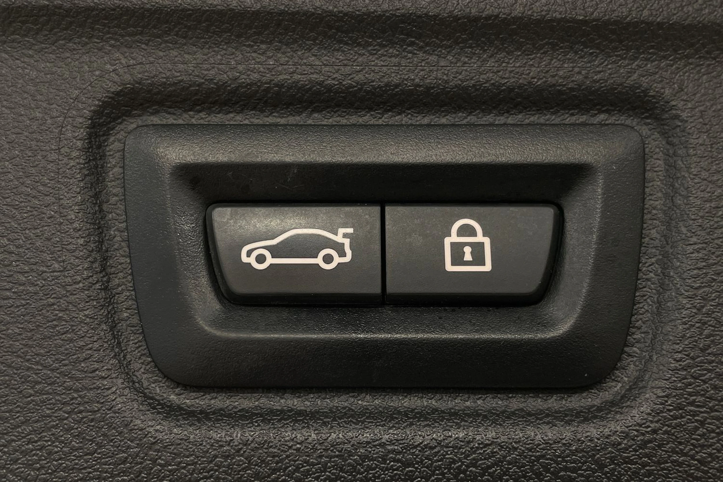 Musta BMW 320 2021 kuva 30.