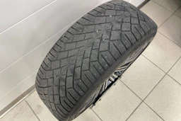 Musta BMW 320 2021 kuva 32.