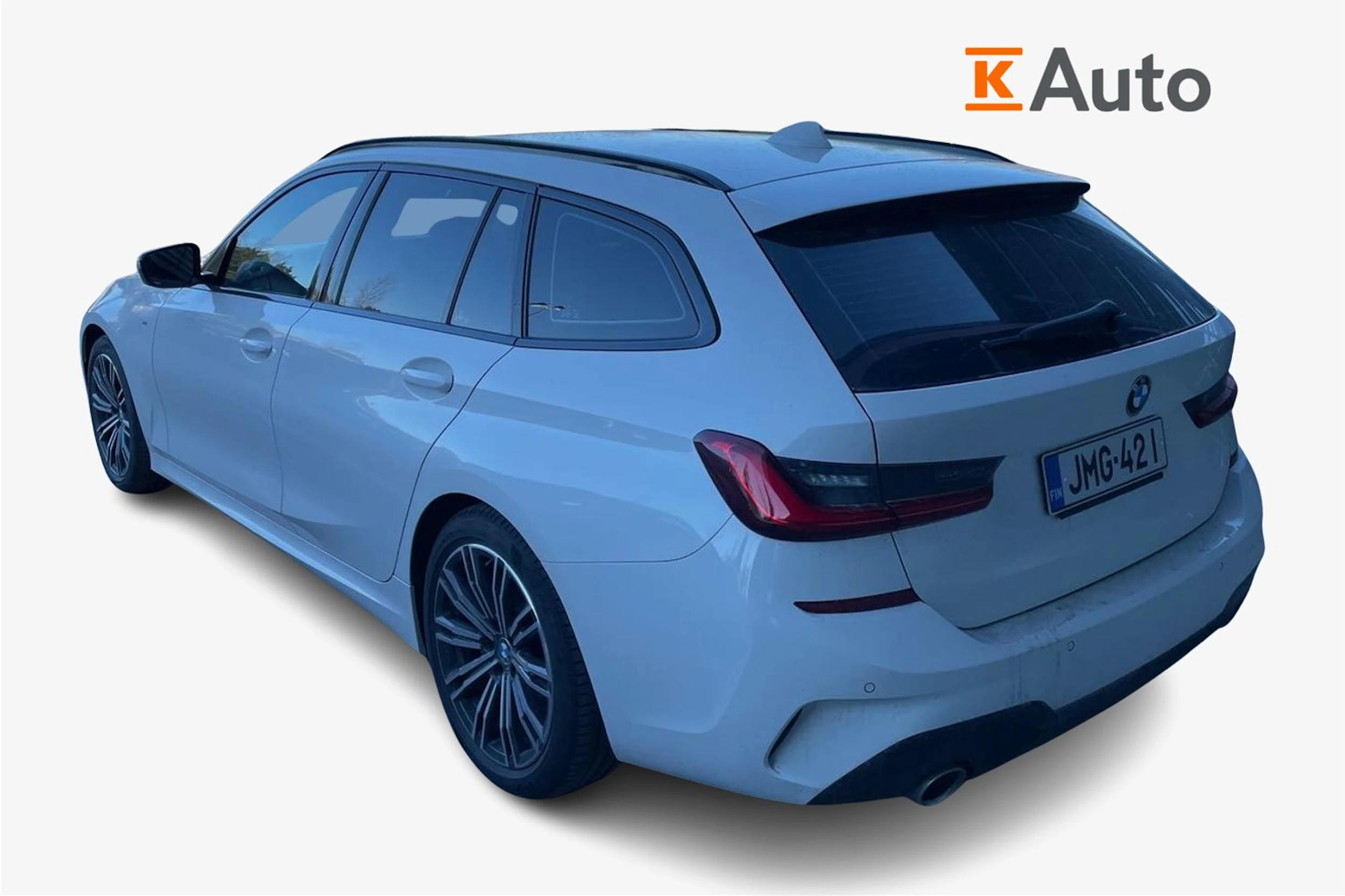 valkoinen BMW 320 2021 kuva 2.