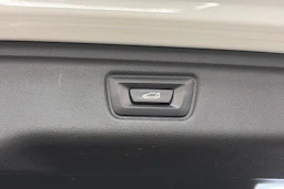 valkoinen BMW 320 2021 kuva 15.