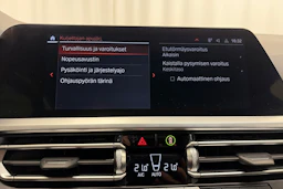 valkoinen BMW 320 2021 kuva 24.