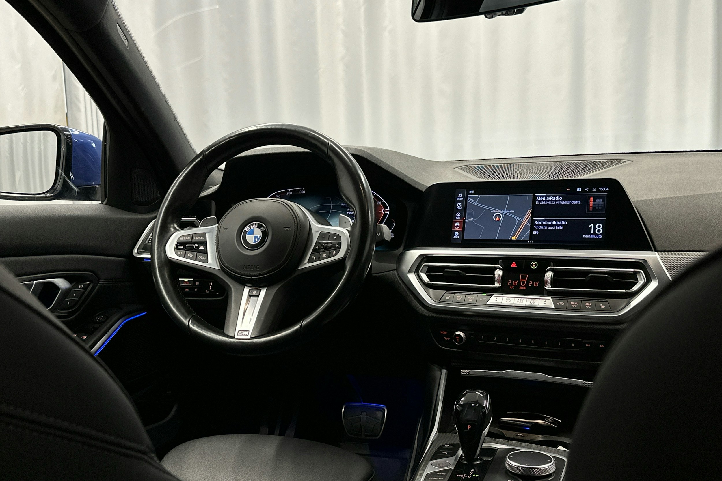 sininen BMW 320 2021 kuva 8.
