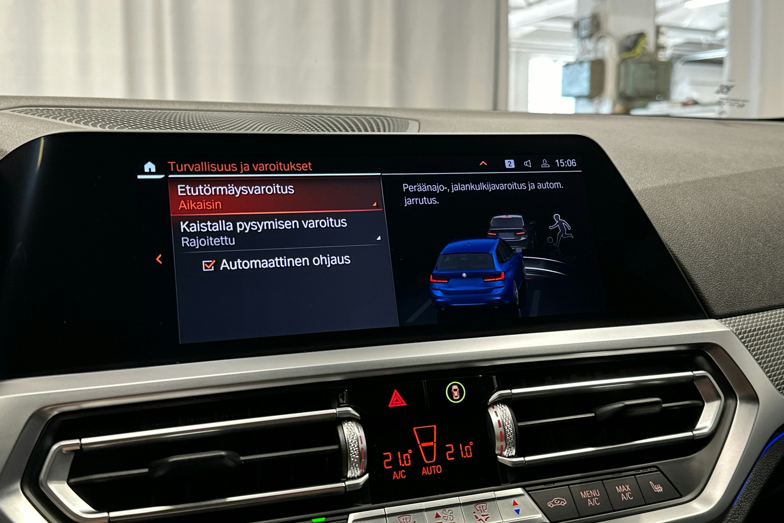 sininen BMW 320 2021 kuva 14.