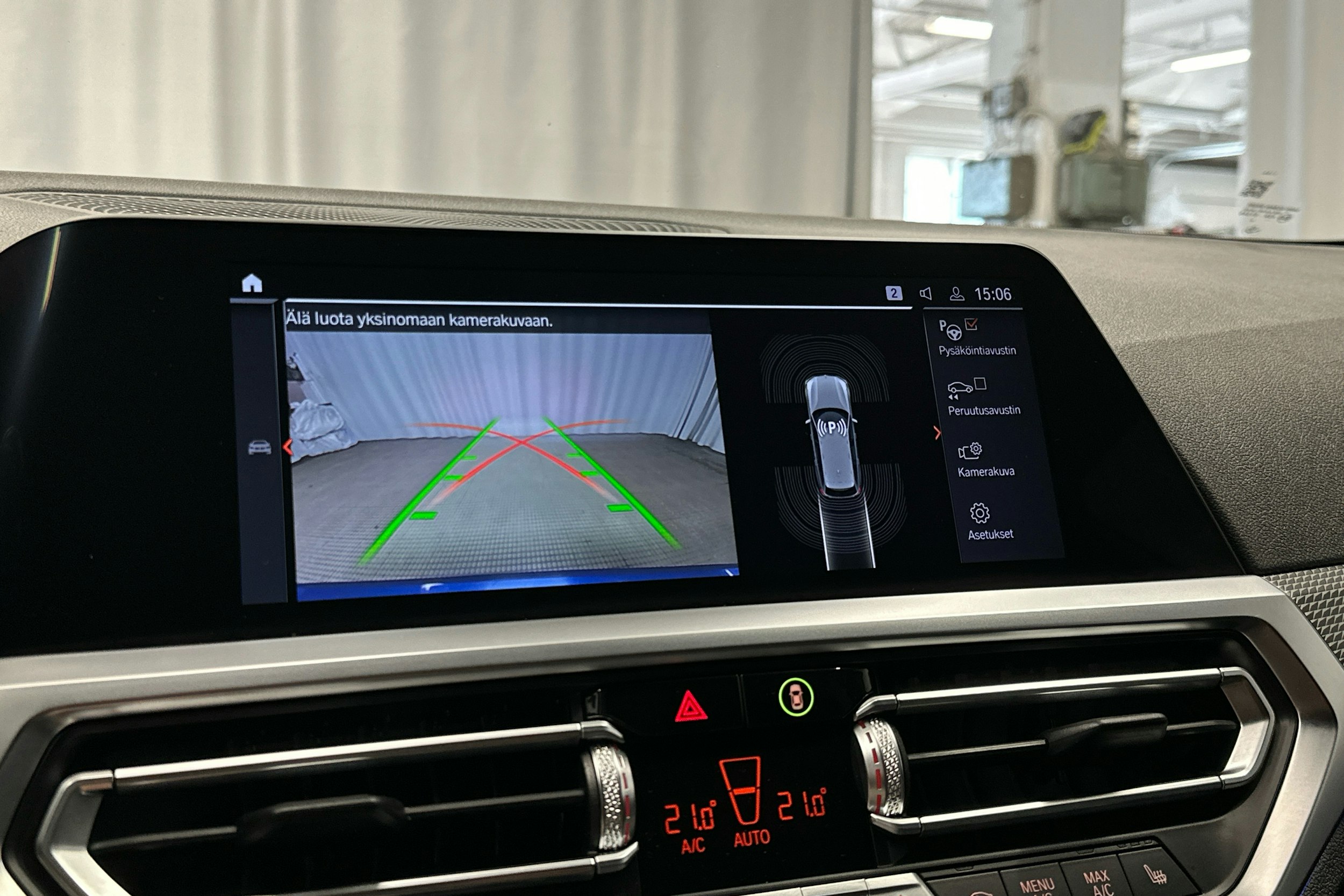 sininen BMW 320 2021 kuva 15.