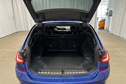 sininen BMW 320 2021 kuva 26.