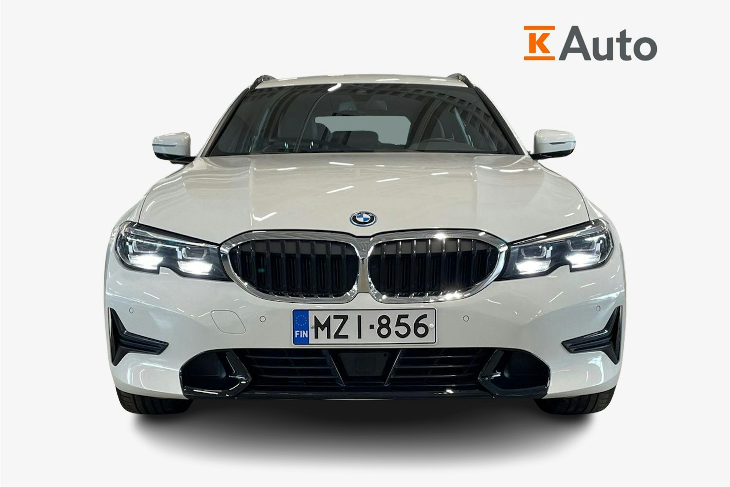 valkoinen BMW 320 2021 kuva 5.