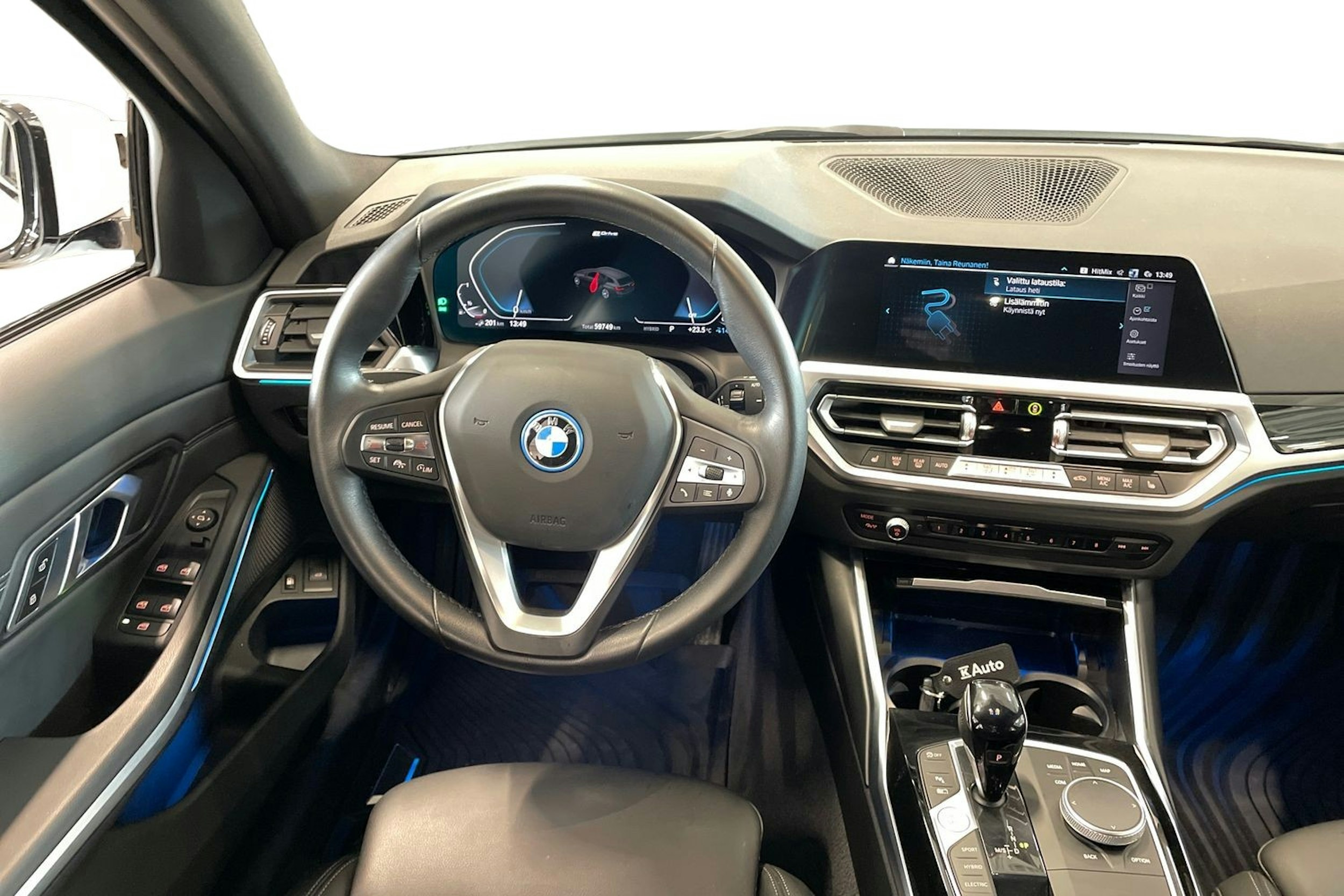 valkoinen BMW 320 2021 kuva 9.