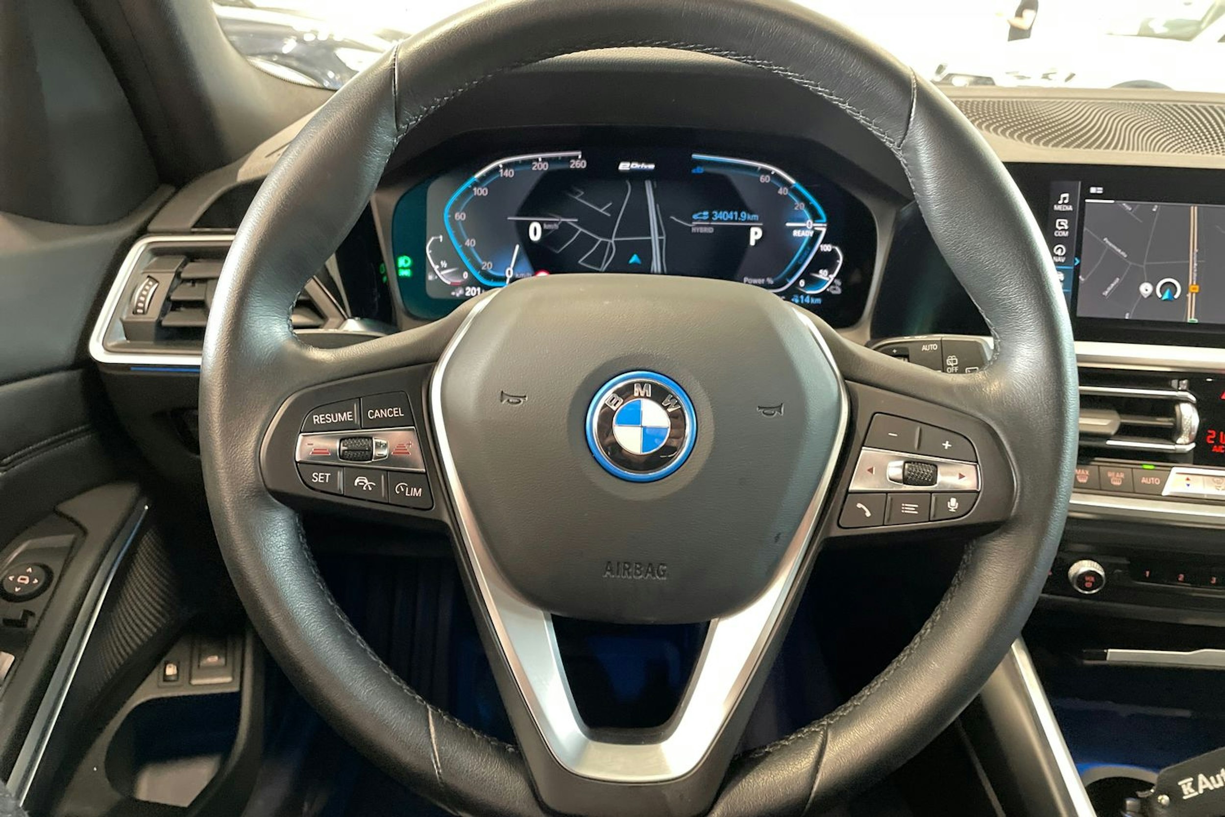valkoinen BMW 320 2021 kuva 16.