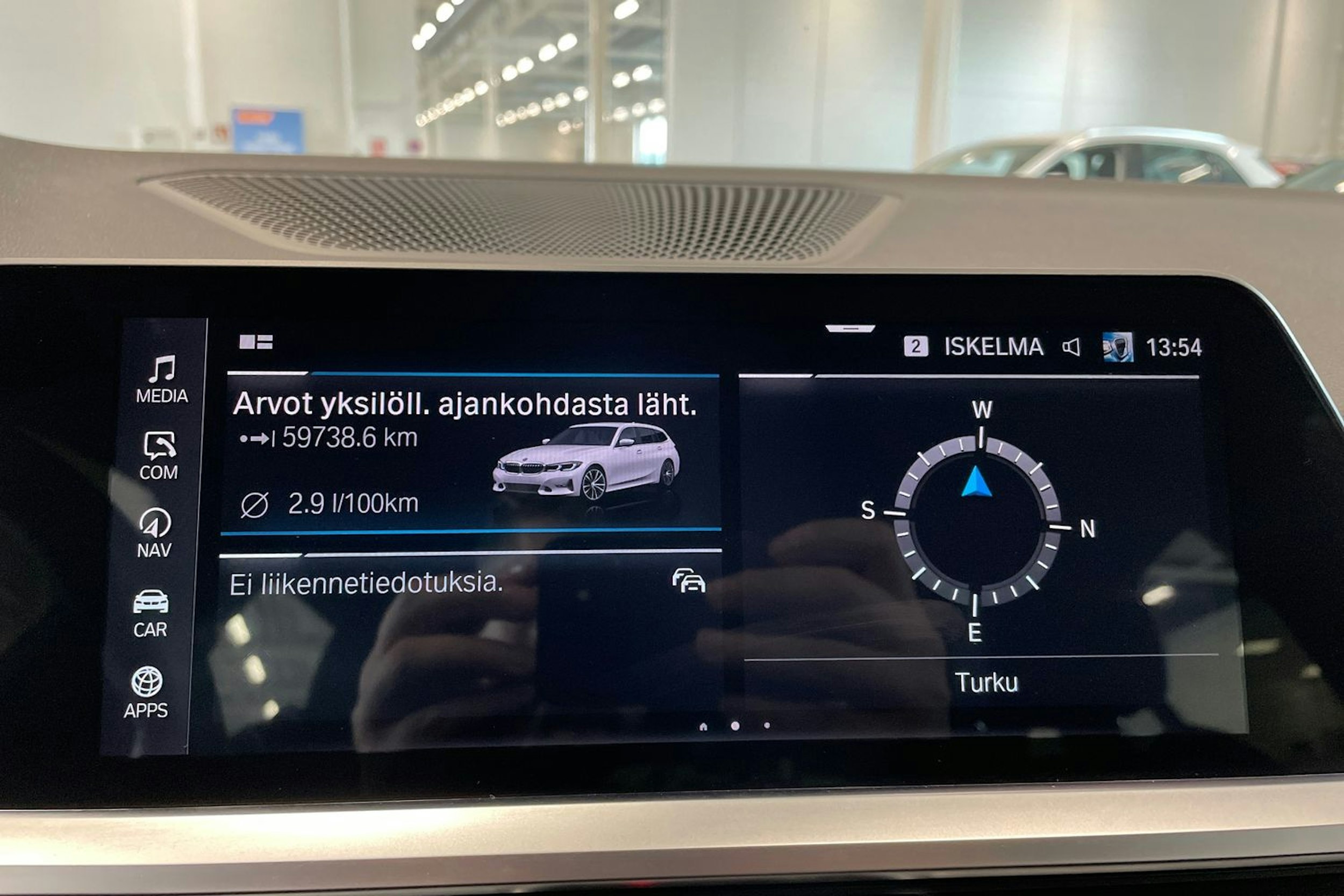 valkoinen BMW 320 2021 kuva 24.