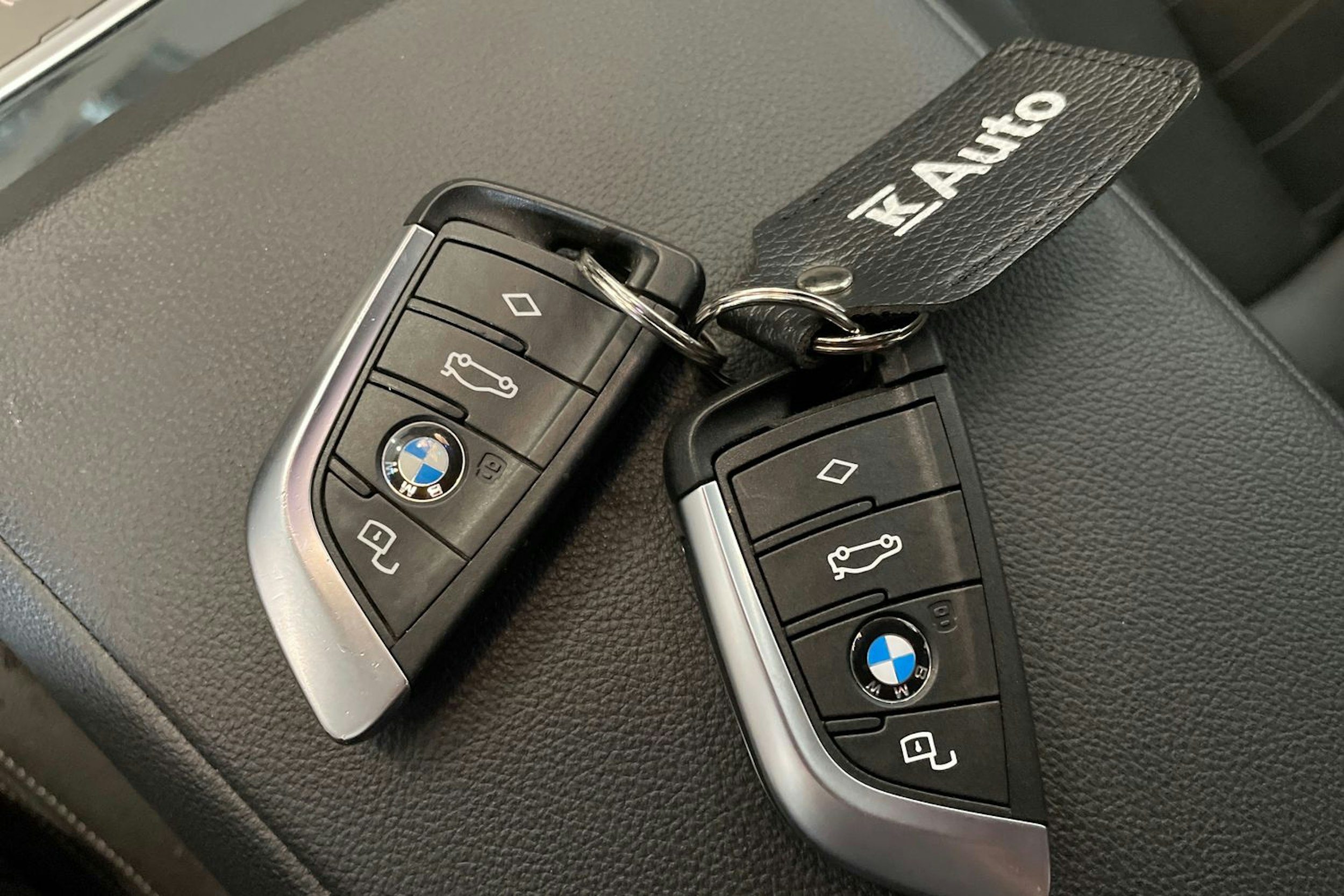 valkoinen BMW 320 2021 kuva 37.