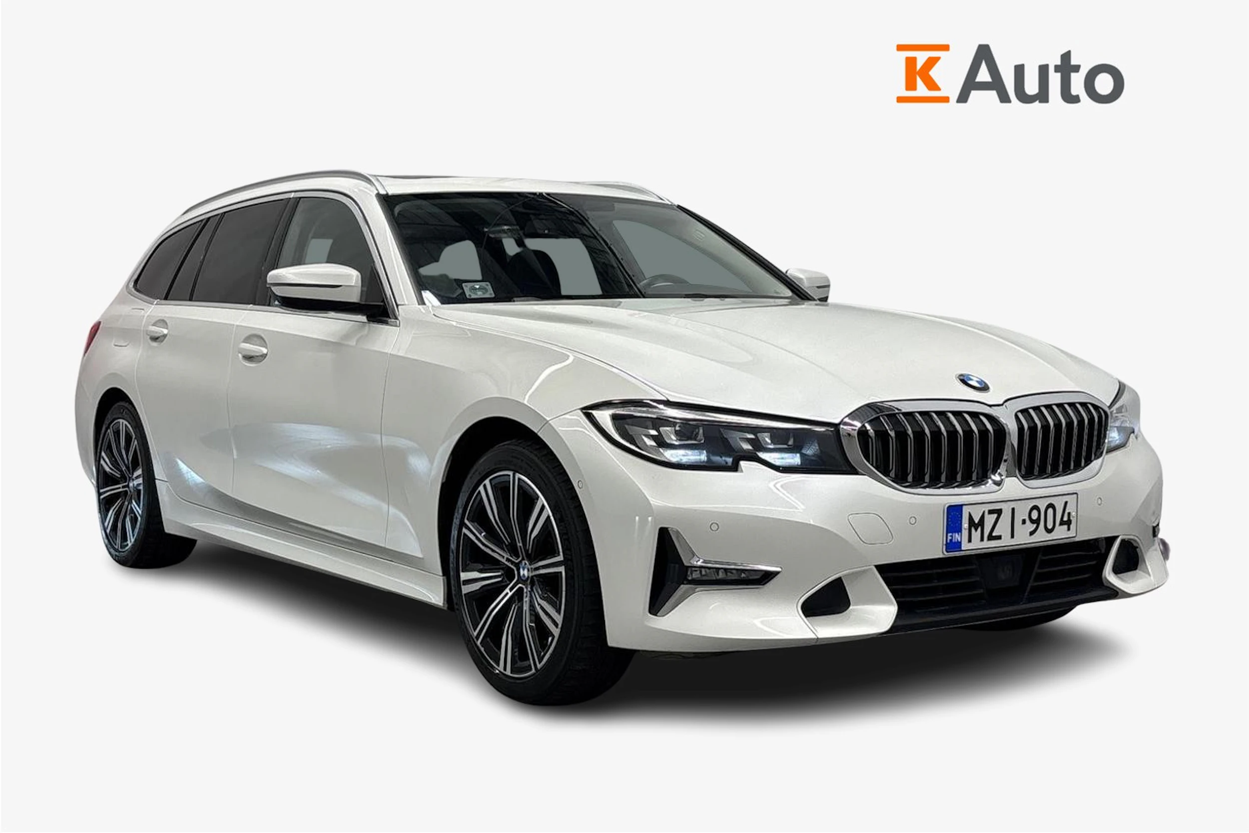 valkoinen BMW 320 2021 kuva 1.