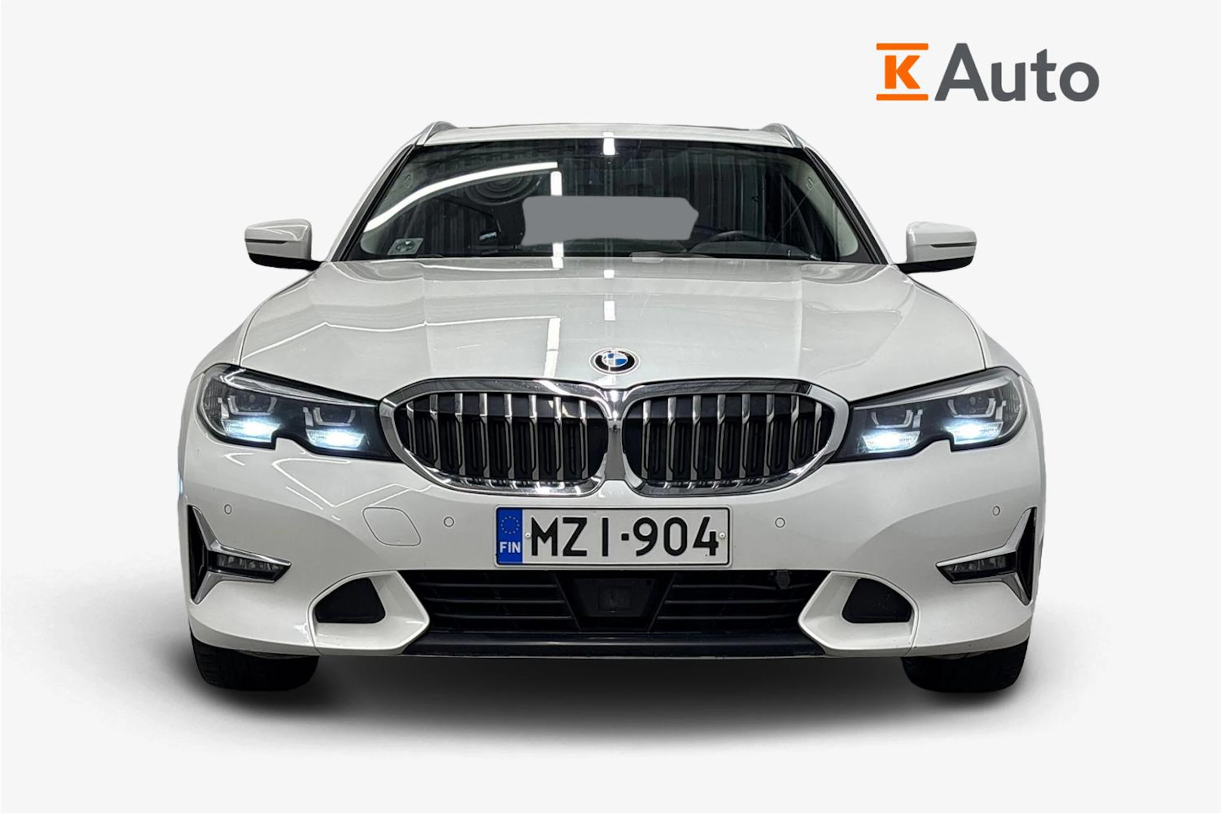 valkoinen BMW 320 2021 kuva 4.