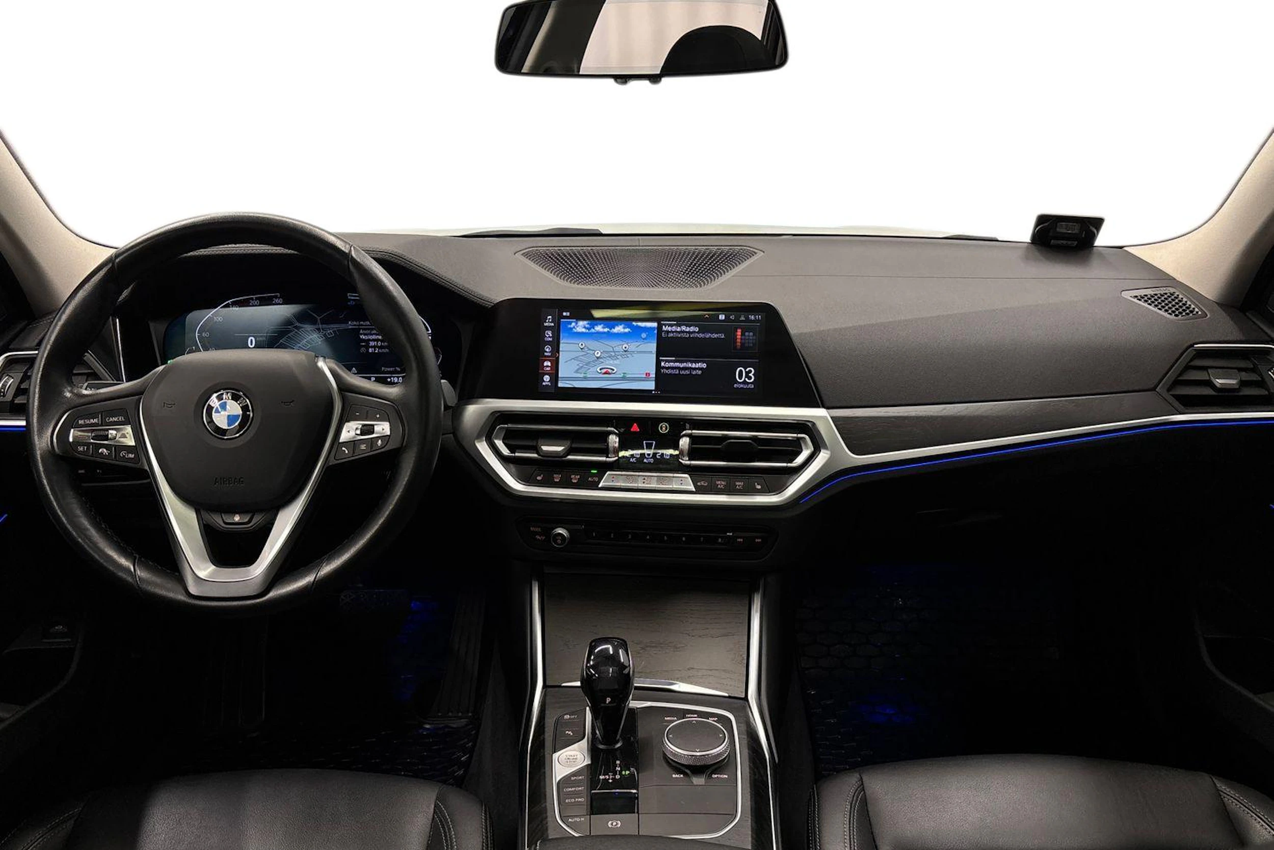 valkoinen BMW 320 2021 kuva 7.