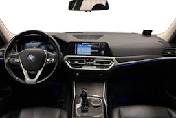 valkoinen BMW 320 2021 kuva 7.
