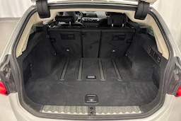 valkoinen BMW 320 2021 kuva 14.