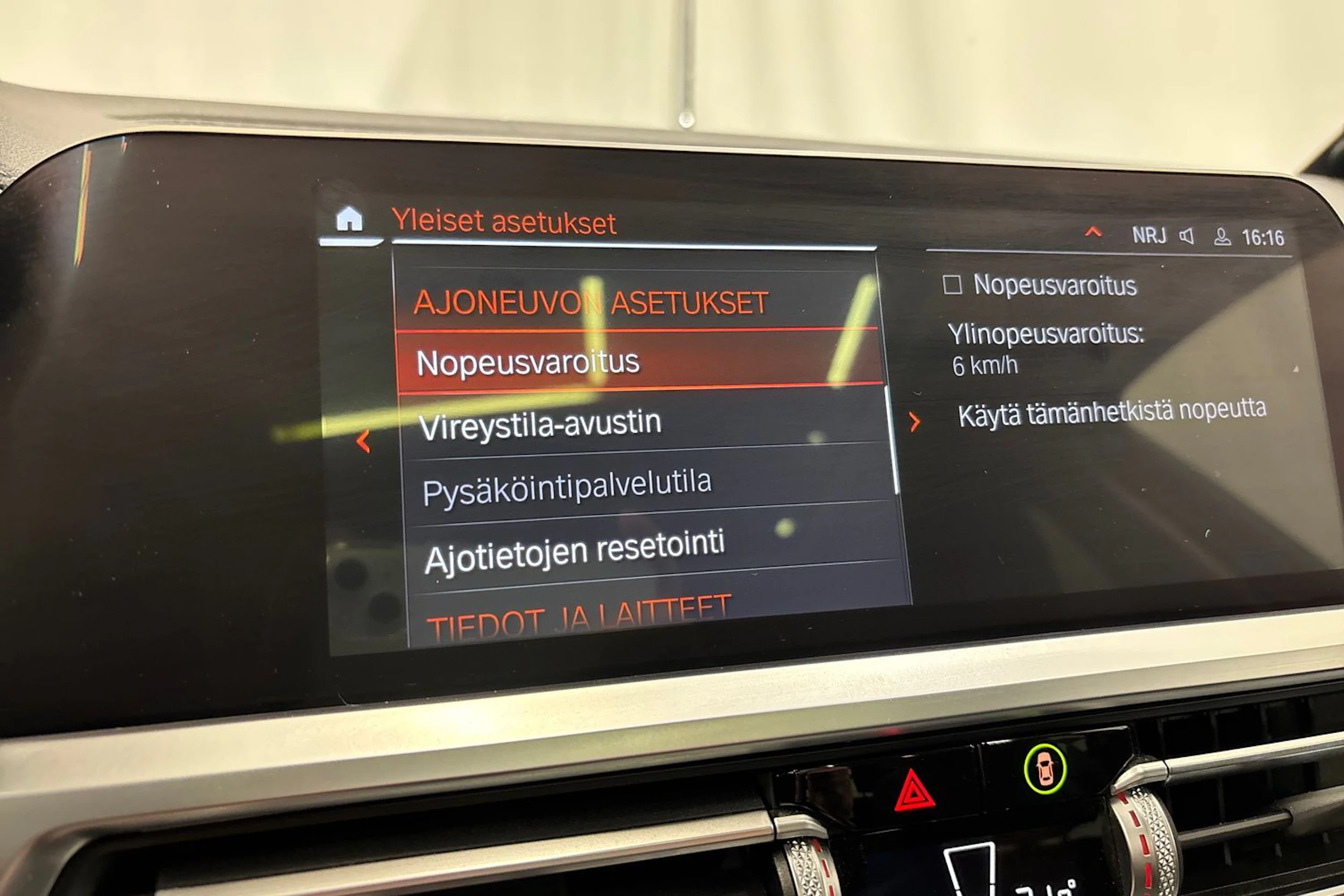 valkoinen BMW 320 2021 kuva 22.