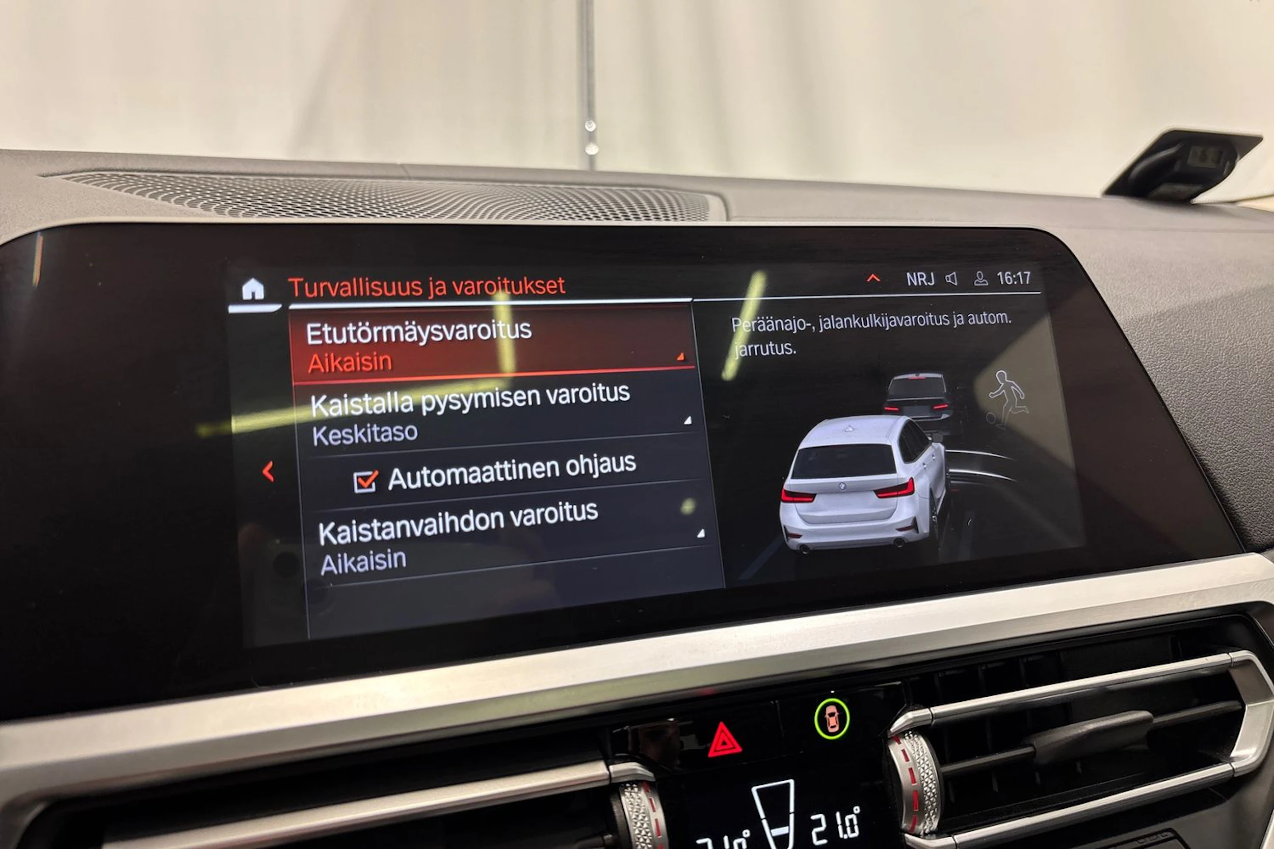 valkoinen BMW 320 2021 kuva 23.