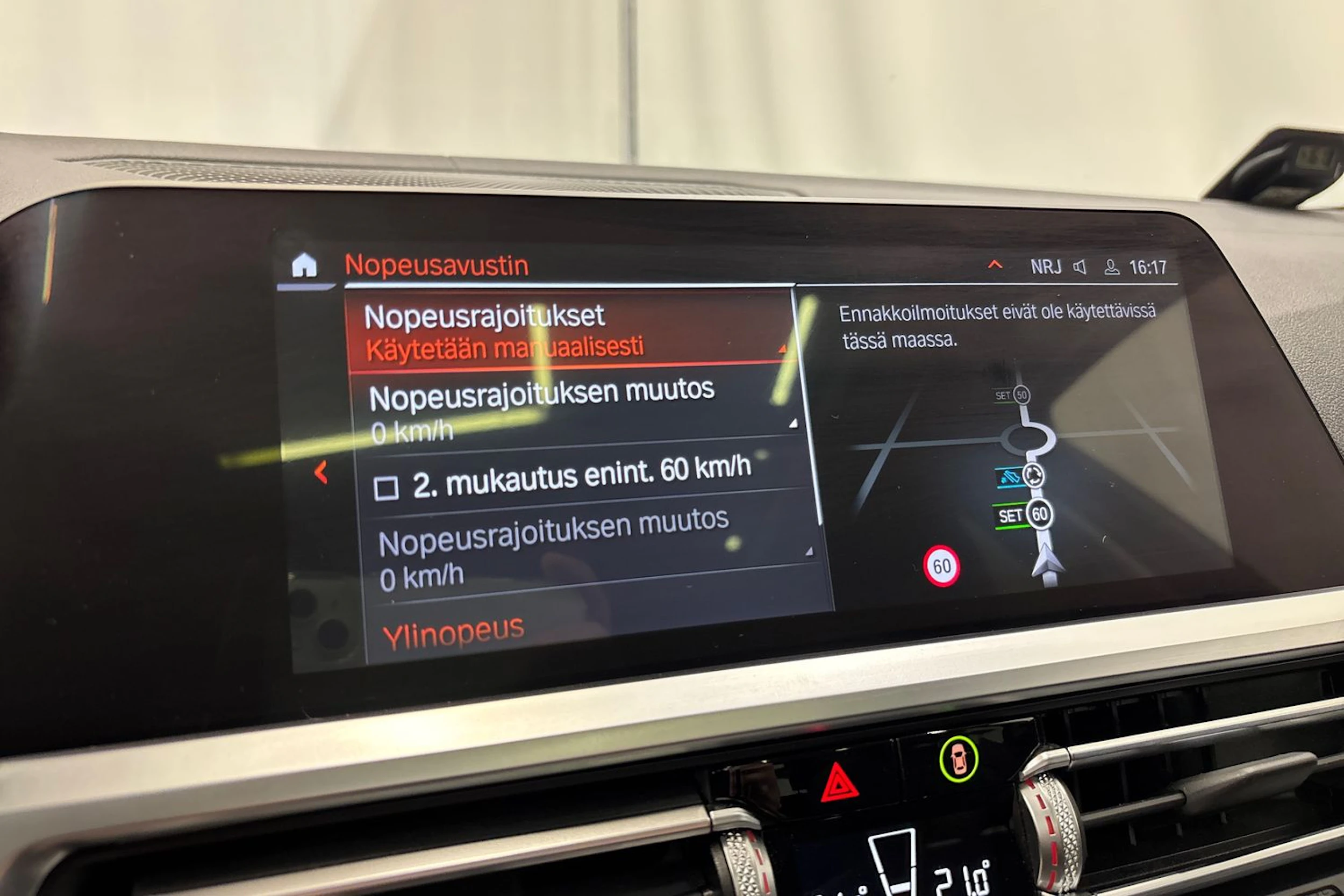 valkoinen BMW 320 2021 kuva 24.