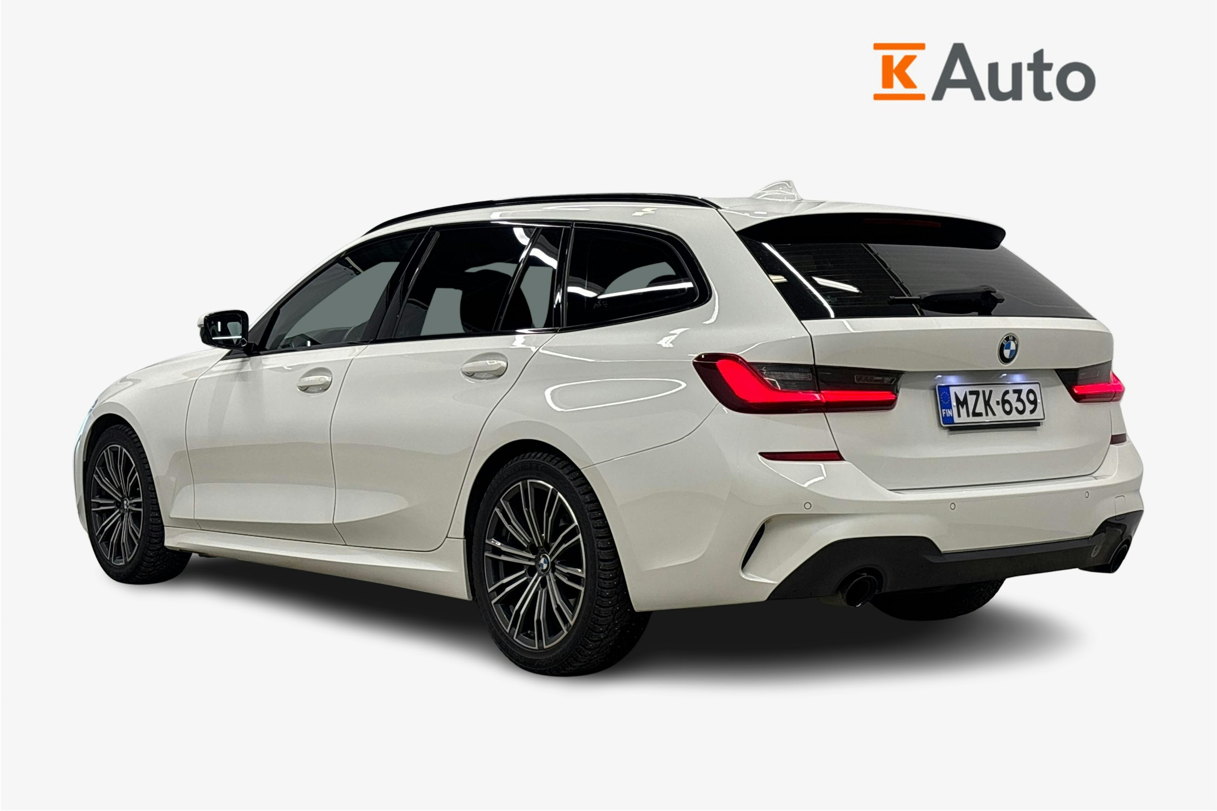 valkoinen BMW 320 2022 kuva 2.