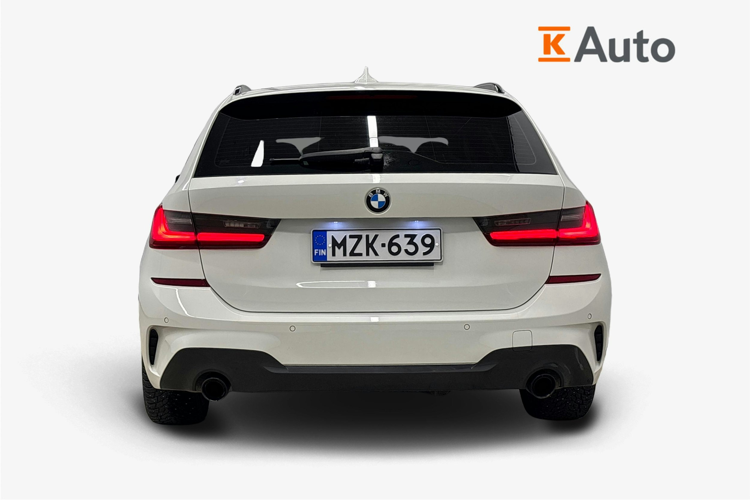 valkoinen BMW 320 2022 kuva 3.