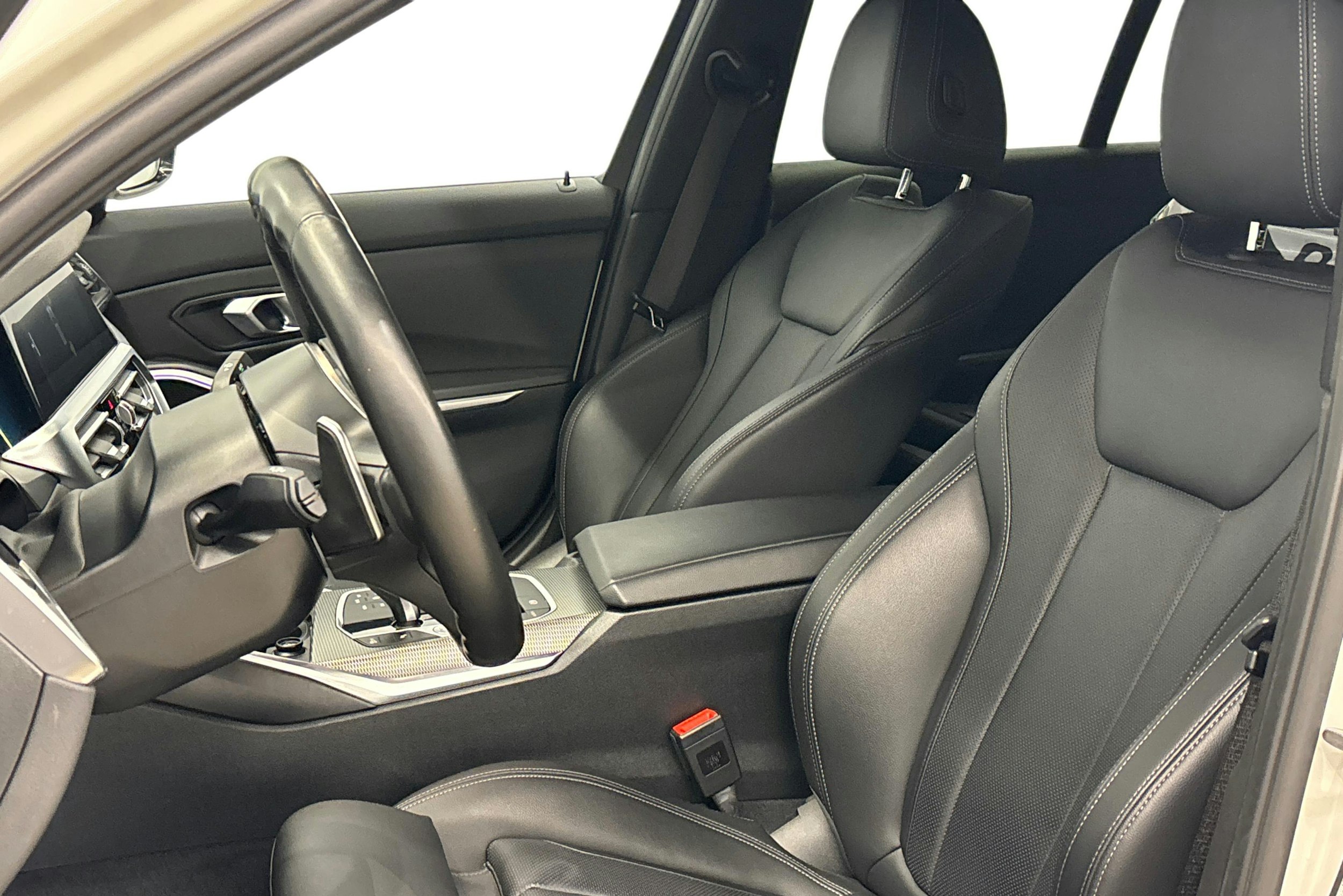 valkoinen BMW 320 2022 kuva 9.