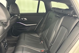 valkoinen BMW 320 2022 kuva 13.