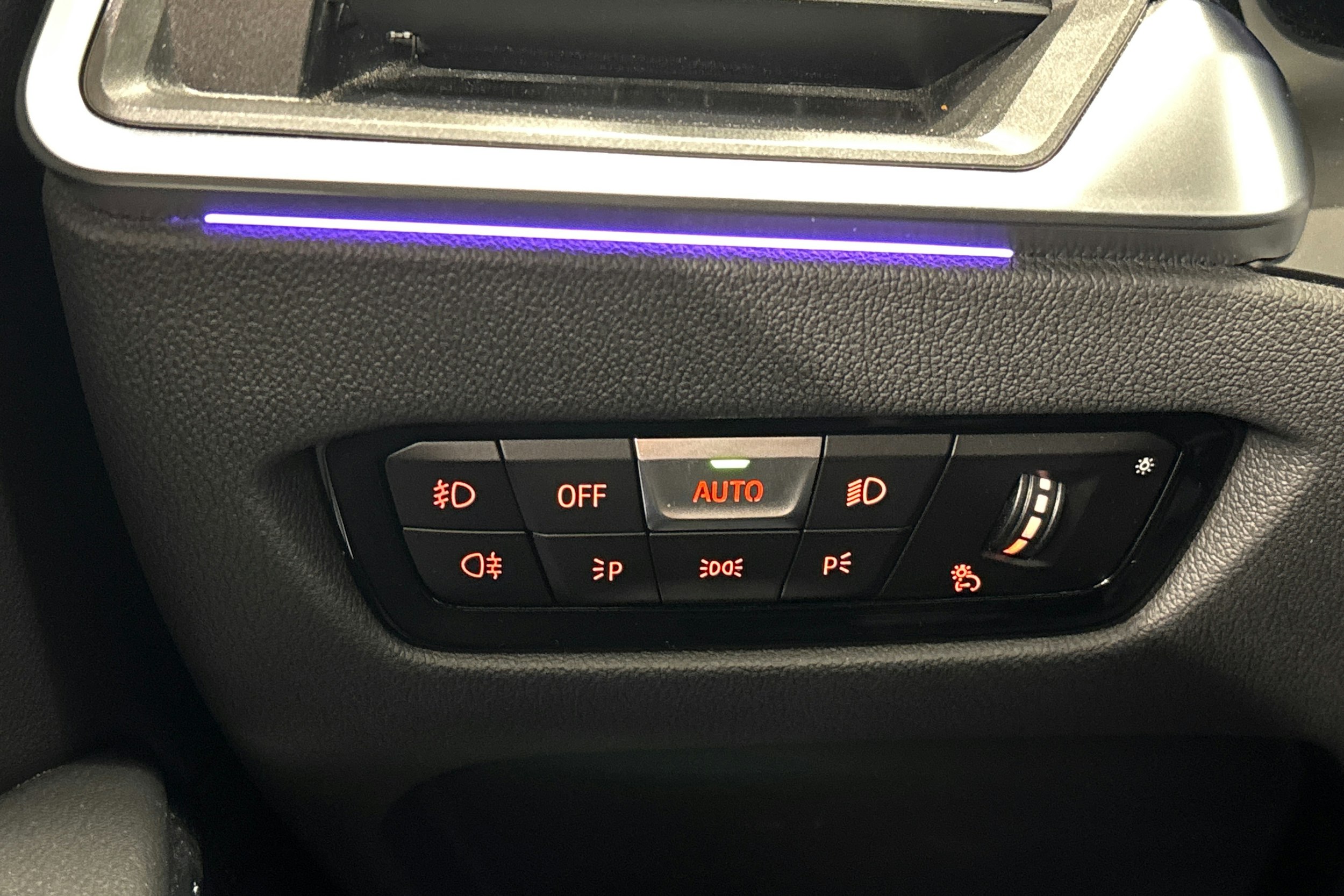 valkoinen BMW 320 2022 kuva 29.