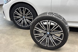 valkoinen BMW 320 2022 kuva 36.