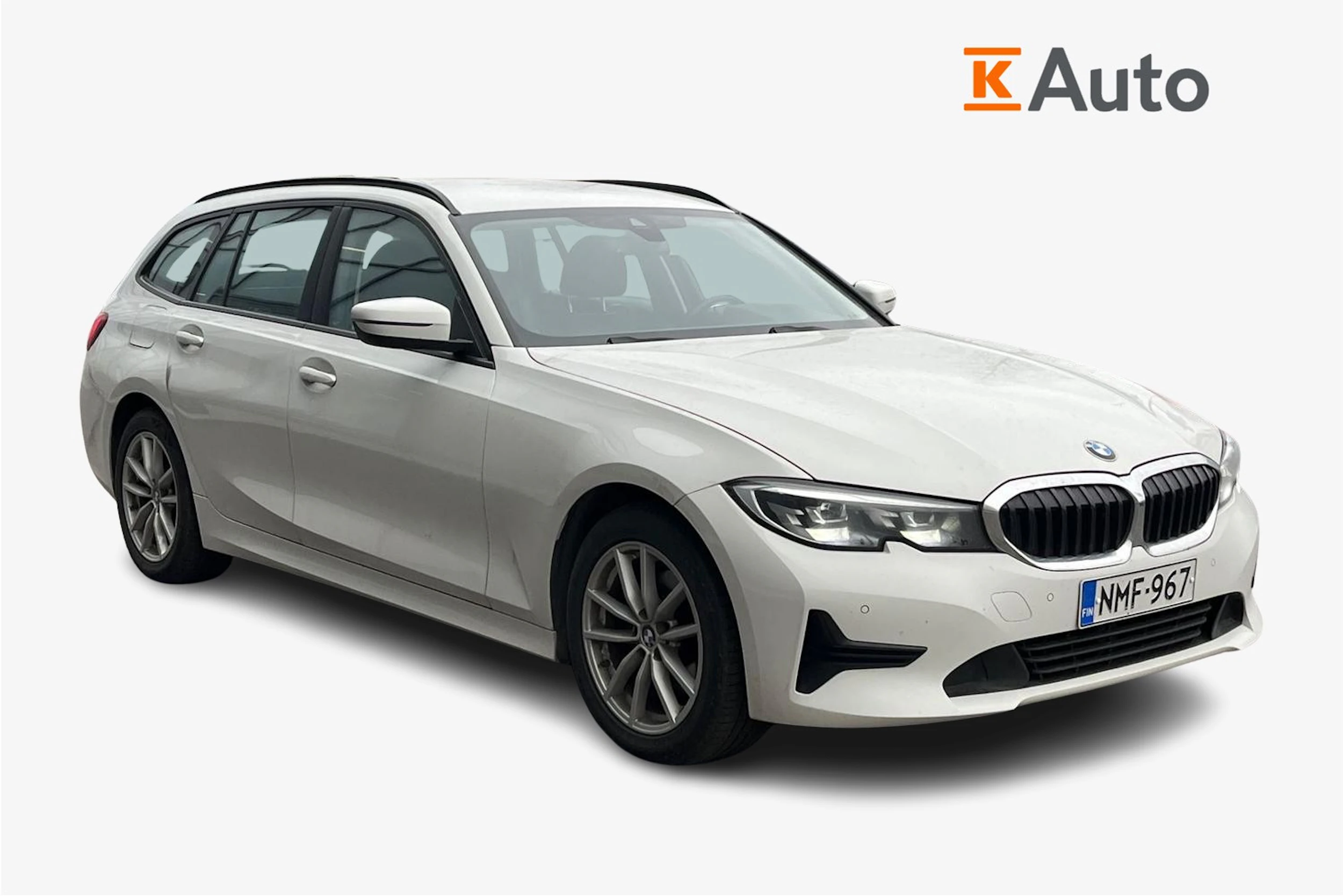 valkoinen BMW 320 2021 kuva 1.