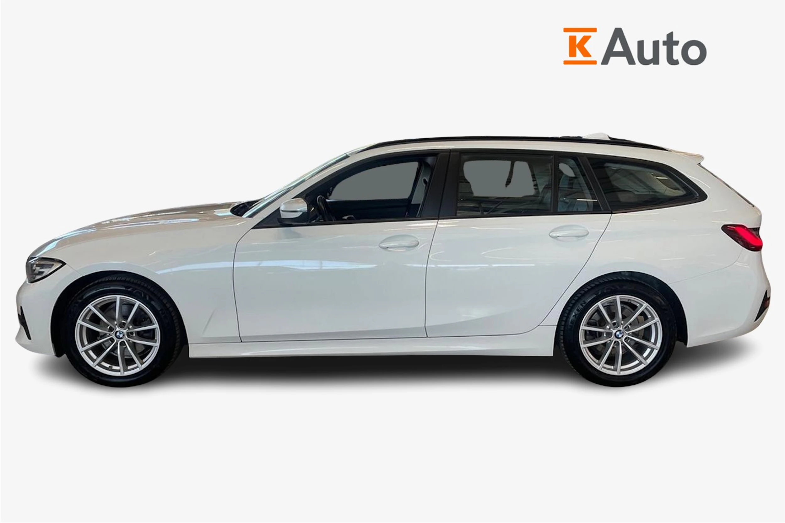 valkoinen BMW 320 2021 kuva 7.