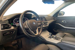 valkoinen BMW 320 2021 kuva 8.