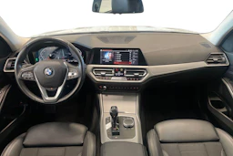 valkoinen BMW 320 2021 kuva 9.