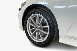 valkoinen BMW 320 2021 kuva 12.