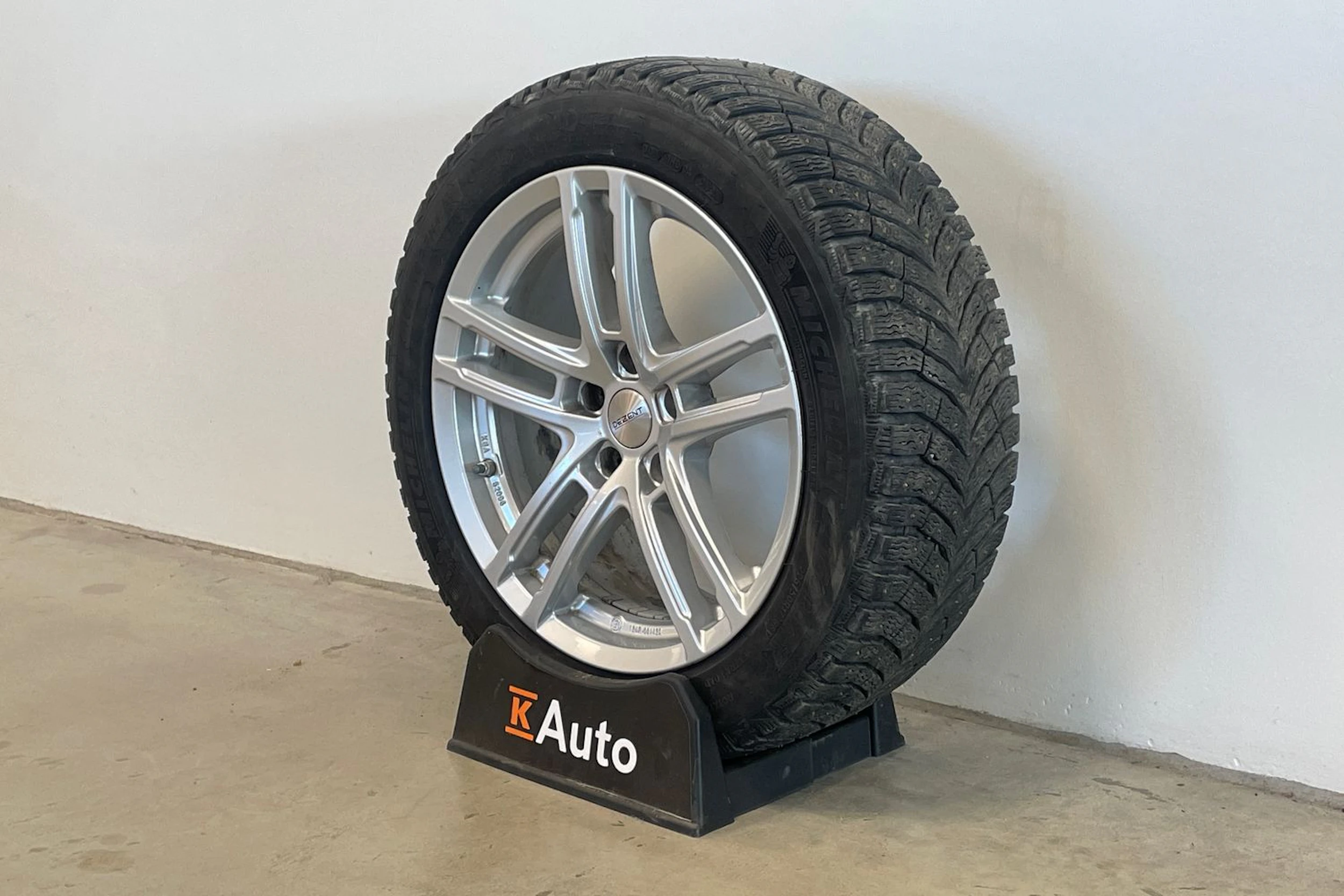 valkoinen BMW 320 2021 kuva 13.