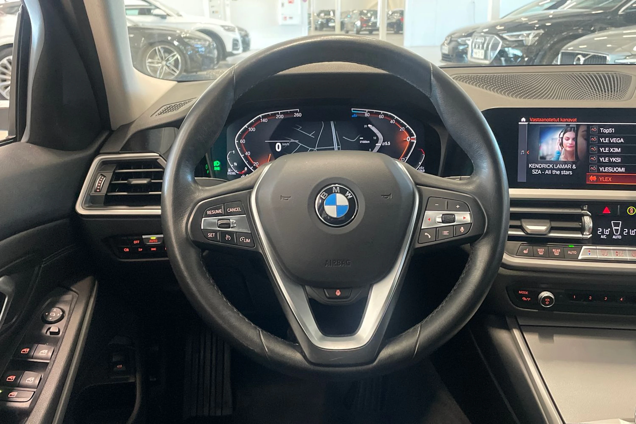 valkoinen BMW 320 2021 kuva 16.