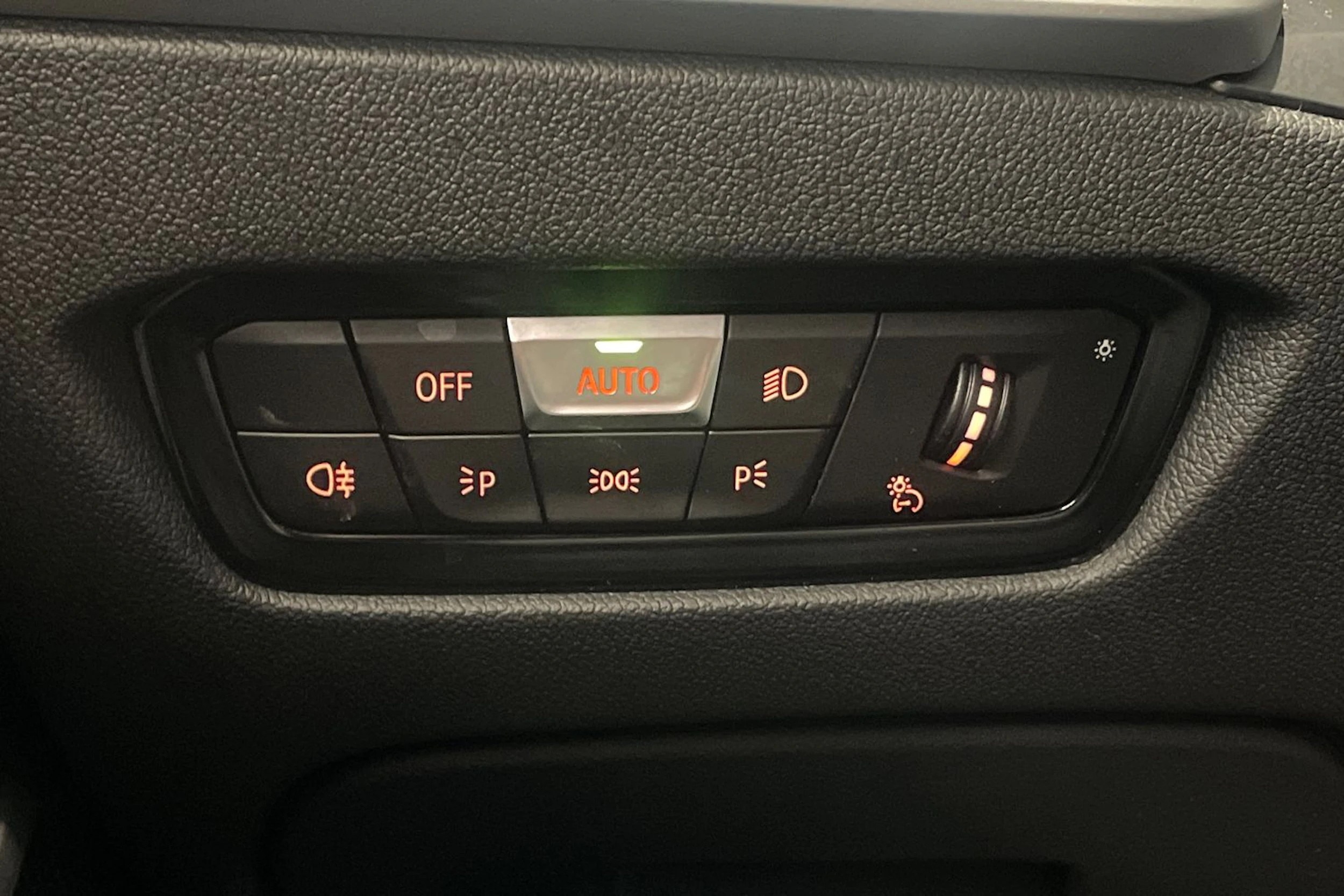 valkoinen BMW 320 2021 kuva 19.