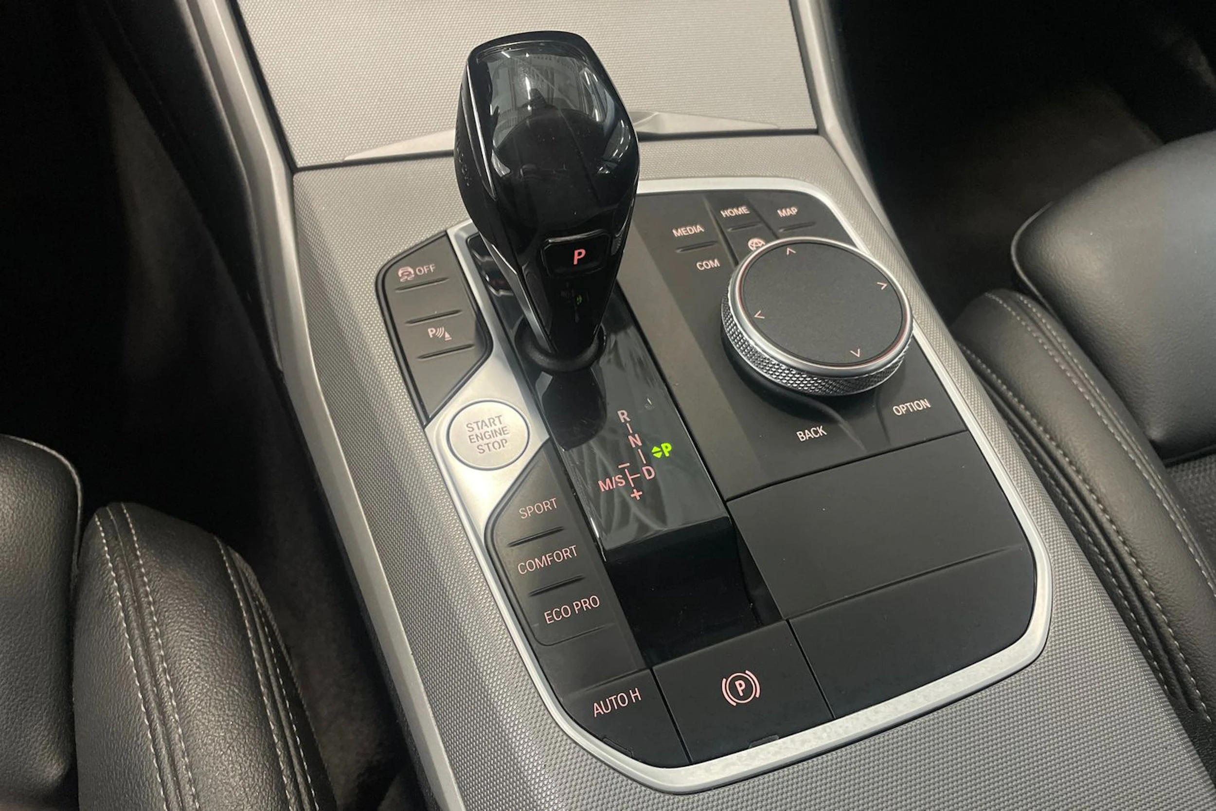 valkoinen BMW 320 2021 kuva 29.