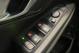 valkoinen BMW 320 2021 kuva 30.