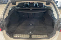 valkoinen BMW 320 2021 kuva 31.