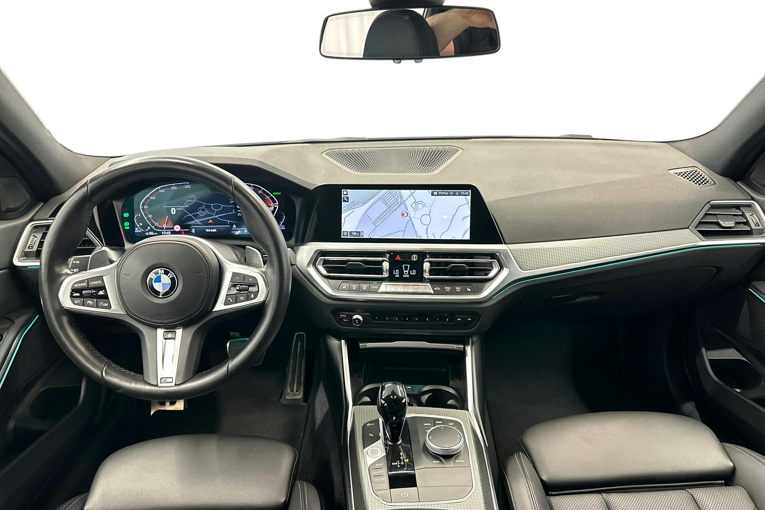 valkoinen BMW 320 2021 kuva 7.